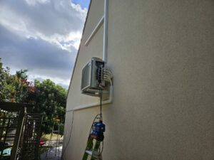 installation de deux pompes à chaleur Daikin à yerres