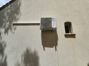 installation de deux pompes à chaleur Daikin à yerres