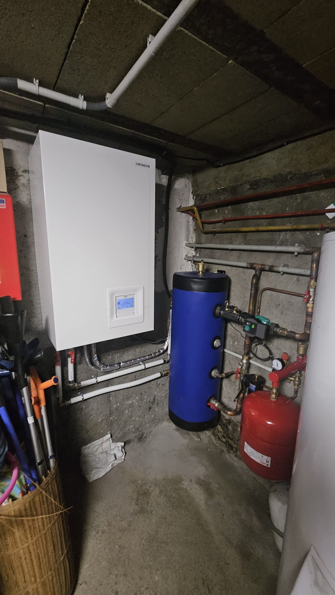 L’entretien régulier de votre pompe à chaleur HITACHI dans le 94 permet de préserver ses performances et sa durée de vie. Nos techniciens certifiés assurent un contrôle complet et conforme aux obligations réglementaires.