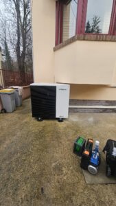 La pompe à chaleur HITACHI YUTAKI est une solution air/eau performante et fiable, idéale pour le chauffage et l’eau chaude sanitaire. Elle garantit des économies d’énergie importantes et un excellent confort thermique toute l’année.