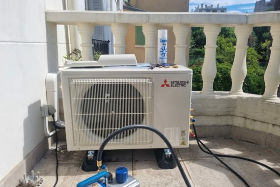 Installation complète d'un système de chauffage écologique Mitsubishi dans le Val-de-Marne.