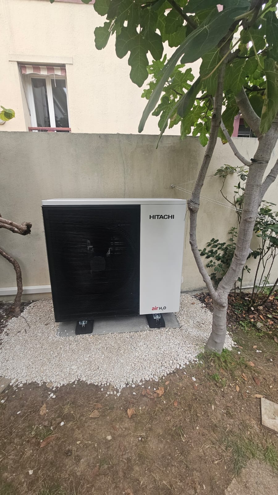 Installation PAC Hitachi air eau à Joinville-le-Pont par SVP DEPANNAGE